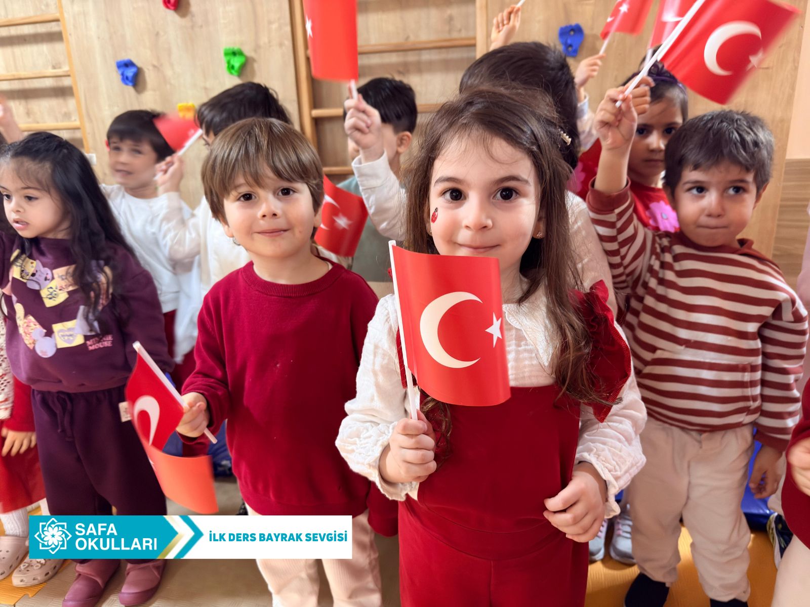 Yeni dönemin ilk dersi: Bayrak Sevgisi! 