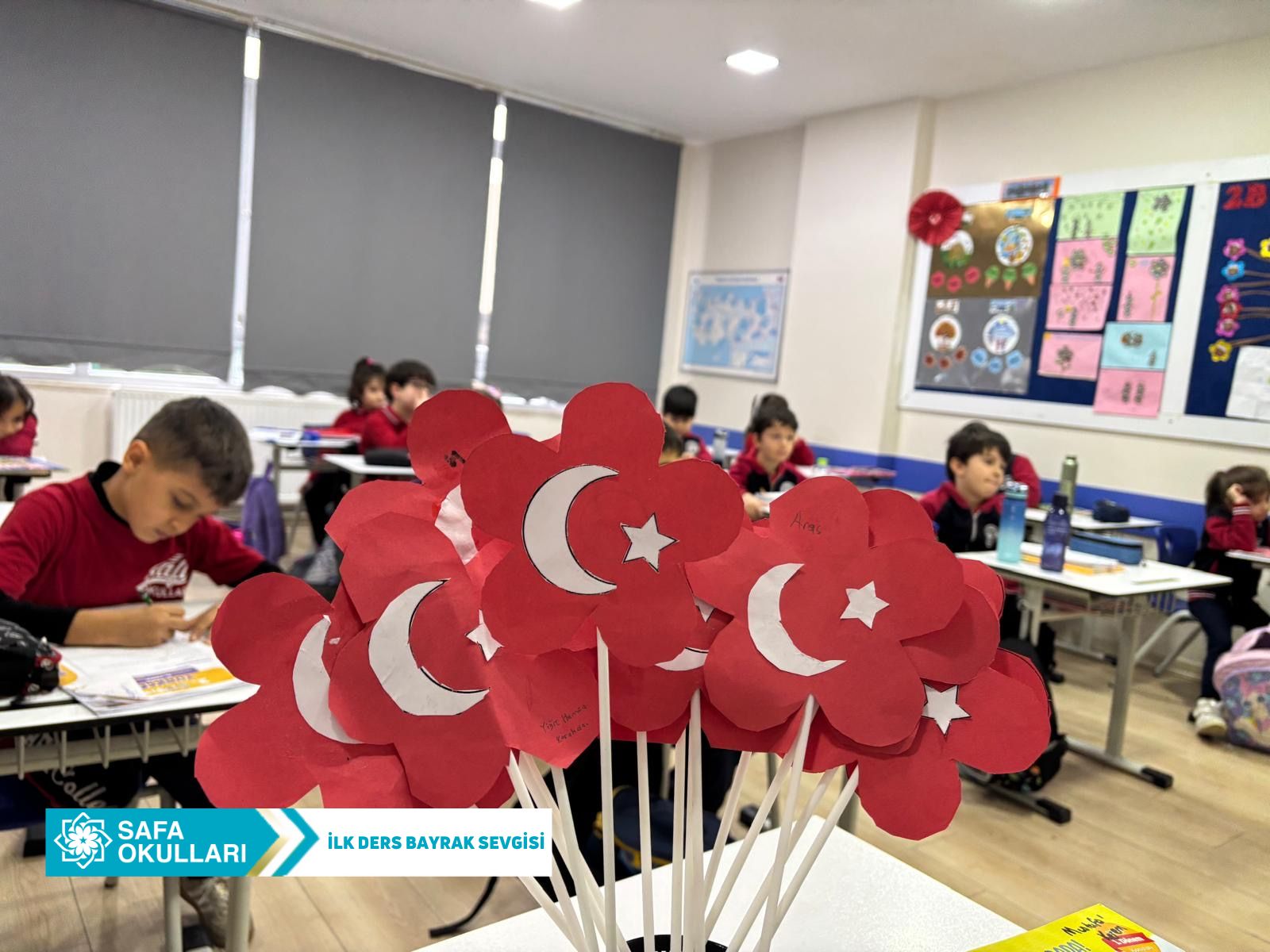 Yeni dönemin ilk dersi: Bayrak Sevgisi! 